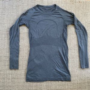 Grey lululemon long sleeve swiftly tech